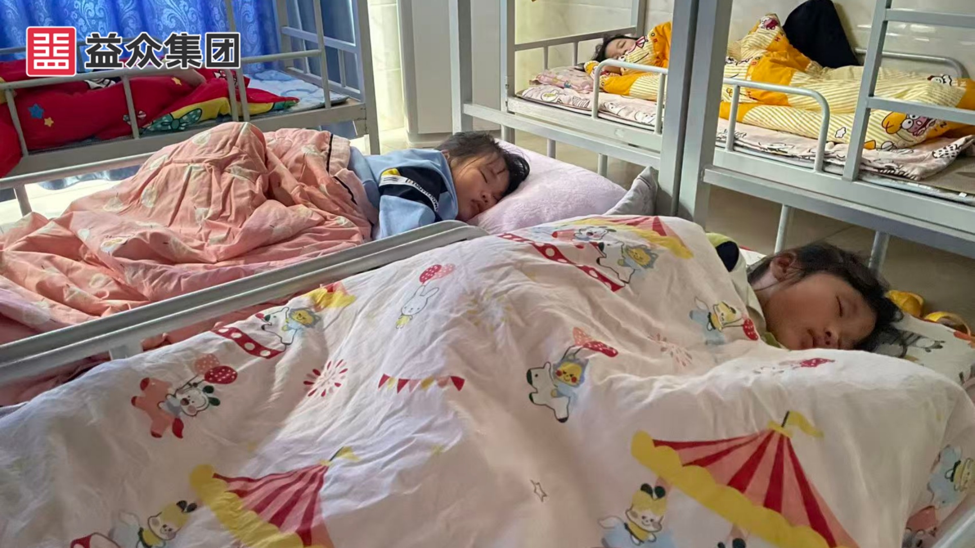 午休秩序井然，學(xué)生安然入睡1_副本